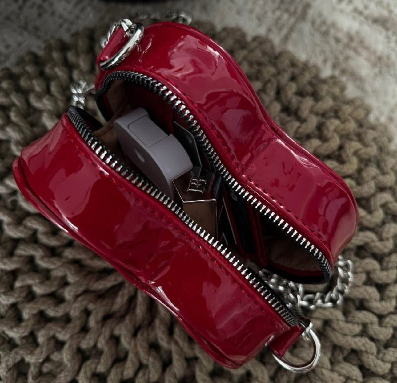 GLOSSY HEART BAG