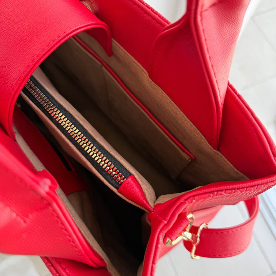 TRAVEL TOTE - ROJO PITÓN