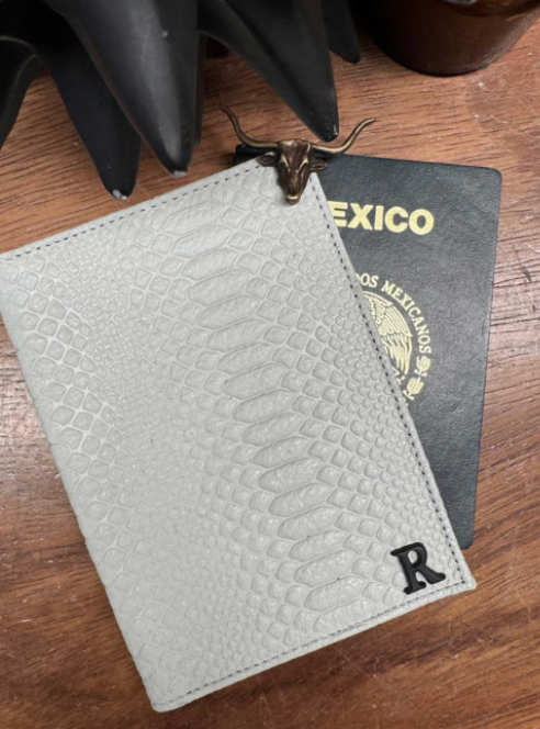 PORTA PASAPORTE 100% PIEL