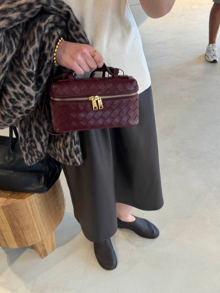 RUNA BAG - VINO  BRAIDED H/ DORADOS